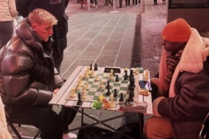 兴趣爱好广泛！世体：戈登爱看书下棋，练瑜伽拳击，最崇拜杰拉德